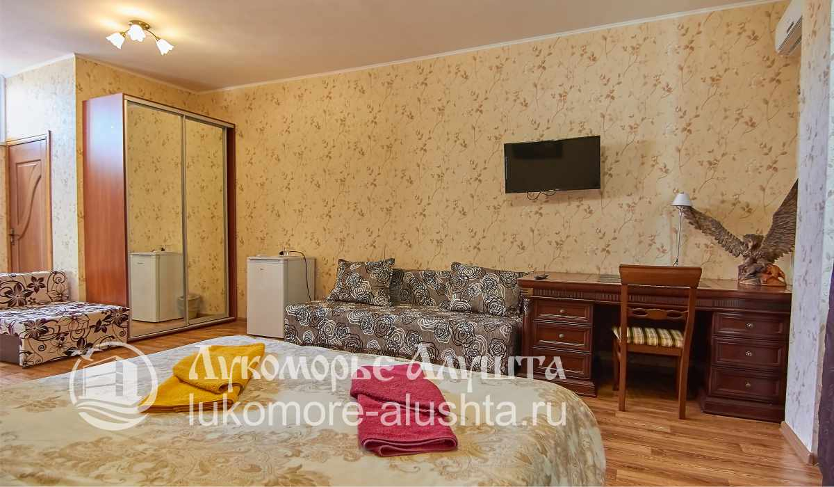 Вместительный шкаф купе