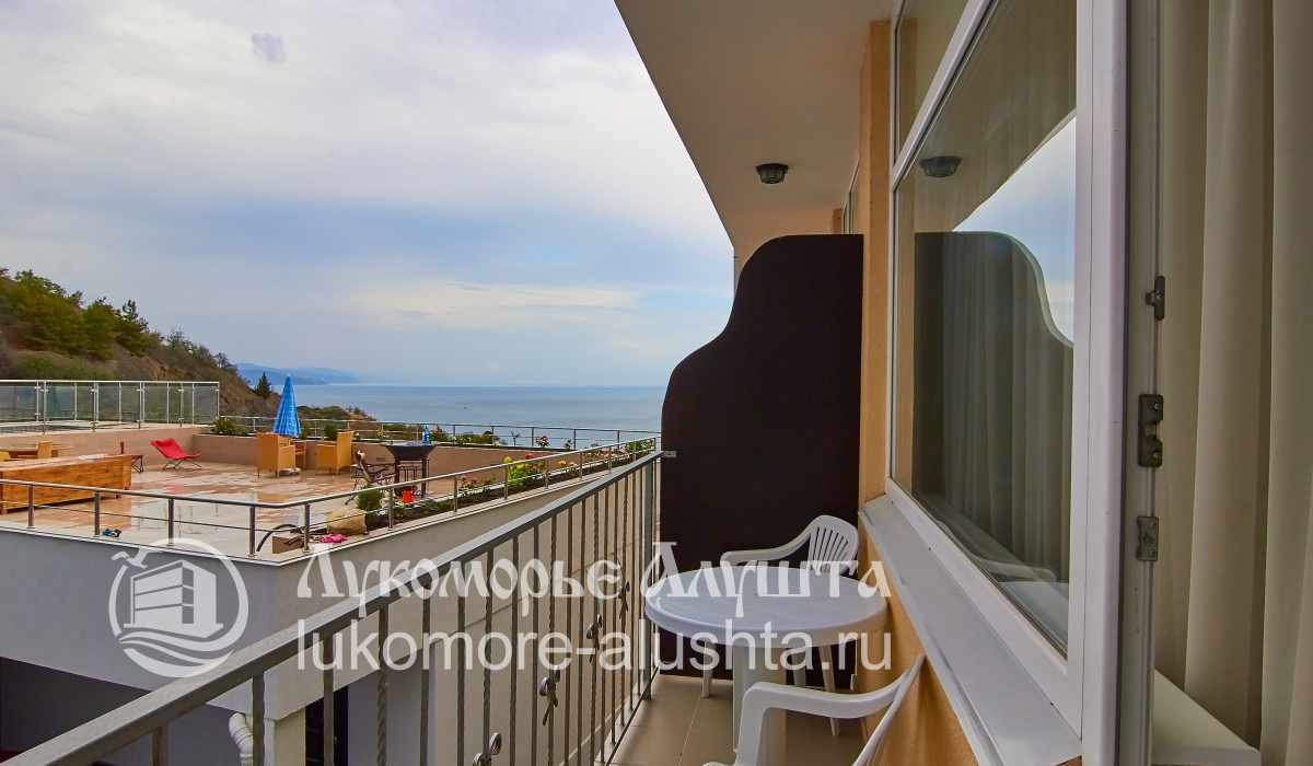 Балкон с боковым видом